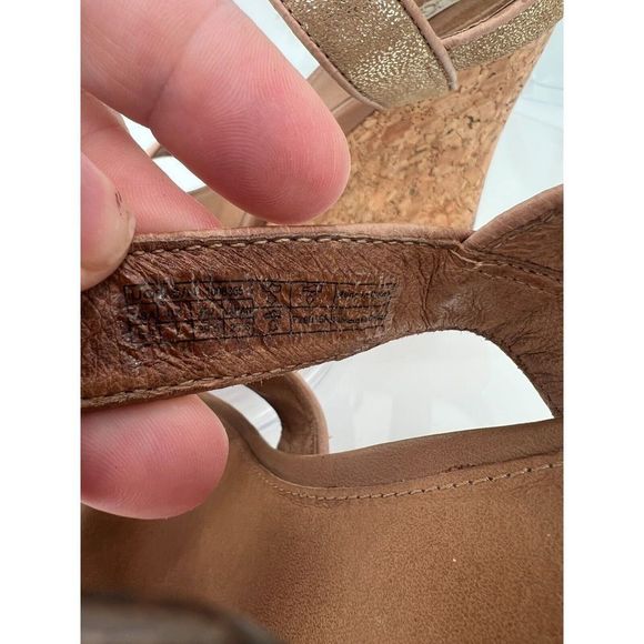 UGG Womens Size 8.5 Jazmine Wedge Metallic Gold Cork Sandals Shoes Platform - Picture 13 of 15